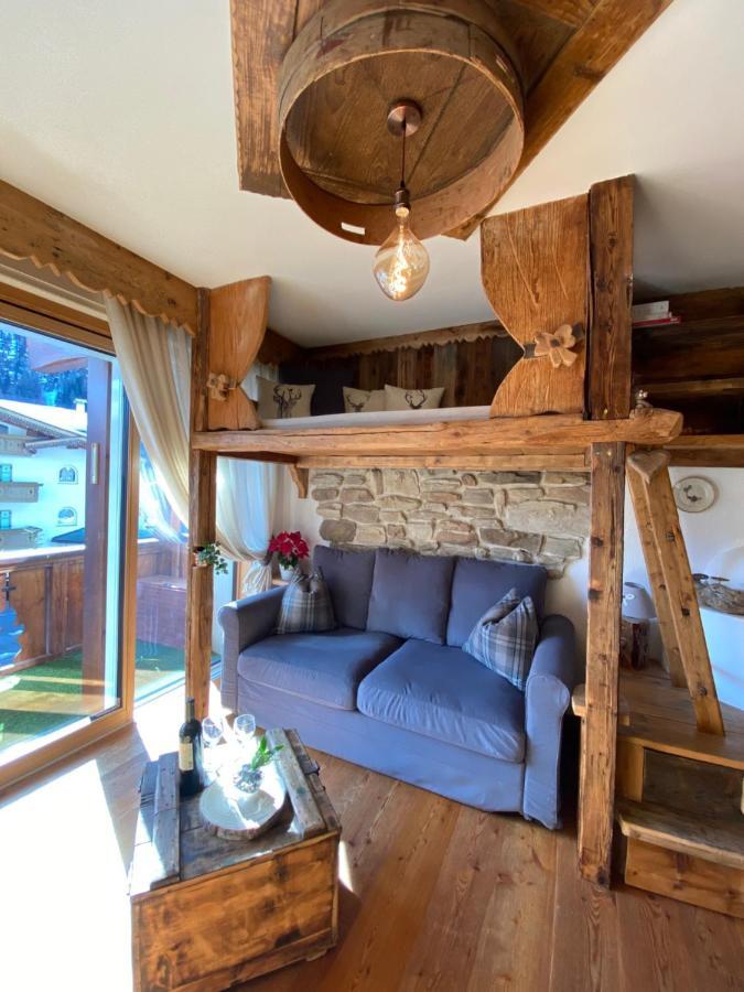 Calore Di Una Casa Di Montagna カンピテッロ・ディ・ファッサ エクステリア 写真