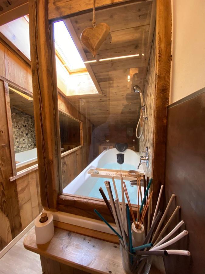 Calore Di Una Casa Di Montagna カンピテッロ・ディ・ファッサ エクステリア 写真