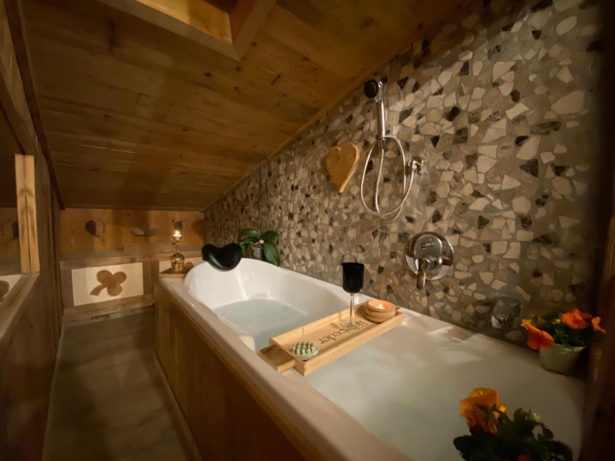 Calore Di Una Casa Di Montagna カンピテッロ・ディ・ファッサ エクステリア 写真